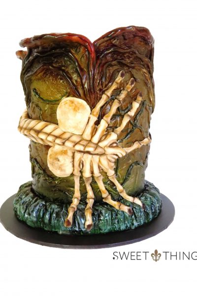Facehugger cake front view